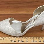 Badgley Mischka “Lola” d’Orsay Pumps White/Silver Lace Wedding Heels Size 8 Photo 9