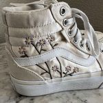 Vans  Womens Fillmore High Top Sneaker Shoes Size 6.5 Satin Floral Embroidered Photo 1