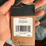 The North Face NEVER WORN Women’s zip up hoodie Photo 3