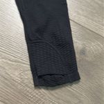 Athleta  Flurry Seamless Crop Long Sleeve Thumbholes Textured Hoodie Size Small Photo 4