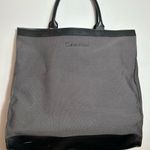 Calvin Klein Women's roomy bag.  brand. $26. Photo 0
