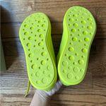 Atoms Model 000 NIB Size Women’s 8 Neon Yellow Sneakers Photo 2