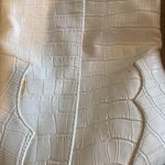 Elegant Cream Knee Photo 5