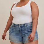 Torrid 5 INCH VINTAGE STRETCH MID-RISE SHORT SIZE 26 Photo 0