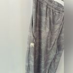 Vuori ‎ Grey/White Camo Joggers Size Small Photo 3
