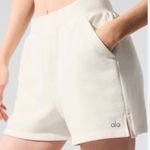 Alo Yoga  lowkey sweatshorts size xs Photo 0