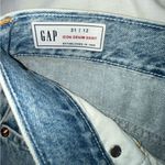 Gap NWOT Women’s “Icon Denim Skirt” Five Pocket Mini Skirt Light Wash SIZE 31/12 Photo 3