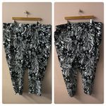 Lane Bryant Cotton Smart Stretch White/Black Tropical Leaf Print Pants Sz 28 NWT Photo 1