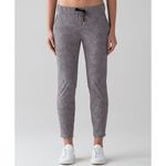 Lululemon  On The Fly Pant
Sea Spray Alpine White Dark Chrome Size 8 Jogger Photo 3