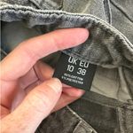 Pretty Little Thing  - Split Ankle Straight Leg Jeans in Gray Photo 3