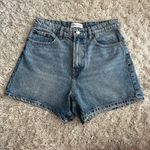 ZARA Women’s mom high rise fit denim shorts Size 8 medium blue wash Photo 0