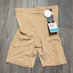 Assets by Spanx Shaping Mid Thigh Short Photo 0