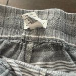 Artisan NY  High Linen & Cotton Gray and White Shorts Photo 2