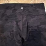 Lululemon Women’s Size 4 Black & Gray Camo Cropped Leggings Photo 3
