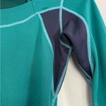 Patagonia Green and Gray Long Sleeve Women's Tee Photo 3