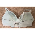 Victoria's Secret Smooth Wireless Push-Up Plunge Bra 40C EUC Mint Green Photo 2