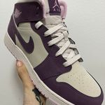 Jordan Air 1 Retro Mid GS ‘Pro Purple’ Photo 1