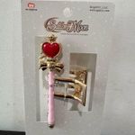 Her Universe Pretty Guardian Sailor Moon Spiral Heart Moon Scepter Claw Chip Photo 3