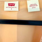 Levi's Women's soft orange Button-Down Top S Photo 2