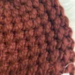 Fabletics  The Chunky Knit Beanie with Pom hat burgundy color brand new Photo 3