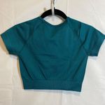 SheIn Green cropped fitted athletic tee Photo 1