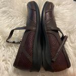 Aetrex  customizes comfort shoes left shoe is size 8.5W and right shoe is size 9 Photo 14