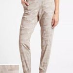 Athleta Brooklyn Abalone Grey Camouflage Jogger Pants Size 0 Photo 0