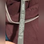 Vuori NWOT ‎ Helix Seamless Legging in a burgundy color Small Photo 6