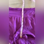 Lululemon speed up 2.5” shorts purple pink size 6 Photo 4