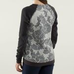 Lululemon Fleet Street Pullover Lace Print Gray Size 10 Photo 2