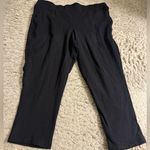 Torrid  Classic Black Capri Pocket Legging - size 1 Photo 1