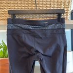 Athleta  Reflective Gray Print Waistband Capri Legging, S Photo 4