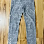 Vuori  Womens Sz M Clean Elevation High Rise Leggings Lt Gray Camo Cycle Survival Photo 0