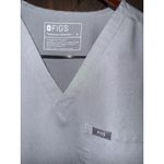 FIGS  Technical Scrub Top Womens Size M Gray Short Sleeve Pocket Medical Nurse RN Photo 1