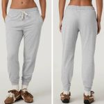 Vuori Womens Performance Joggers Pale Grey Heather Large Photo 1