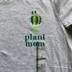 Gray Plant‎ Mom Medium T Photo 1