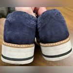 Source Unknown Women’s Size 7.5 Lace Up Flats Blue Suede Wingtip Oxford Shoe Photo 3