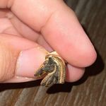 Avon Horse pin Gold Photo 2