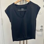 frame denim Frame Le High Rise V Neck Tee in Noir Photo 4