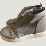 Arizona Jeans 92. Arizona Jean Company Gray Perforated Ankle Booties in Size 9.5 Photo 0