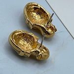 Vintage chicks hatching from Easter Eggs earrings by Avon. Gold Photo 3