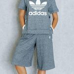 Adidas short sleeve sweatshirt with lace up sides Photo 1