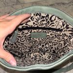 Jessica Simpson  green bag Photo 2