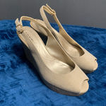 Tahari Women's Beige Wedge Heels Size 8.5 Photo 0