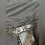 The North Face Women’s Casual Athletic Workout Running Capri Leggings Size Large Photo 3