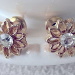 Lulus Sunflower gold minimalist studs Photo 0