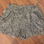 Three Dots 💥 Beige Abstract Pull-On Shorts Photo 0