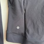 Lululemon Outrun the Elements 1/2 Zip Black Thumb holes Reflective Size 2 XS Photo 4
