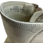 Bamboo  White Croc Block 4 Inch Heel Ankle Boots Zip Side Gogo Bootie Womens 11 Photo 4