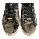 Women's Earth ZAG Black/Olive Green Faux Velvet Floral Sneakers
Shoes Size 11 B Photo 5